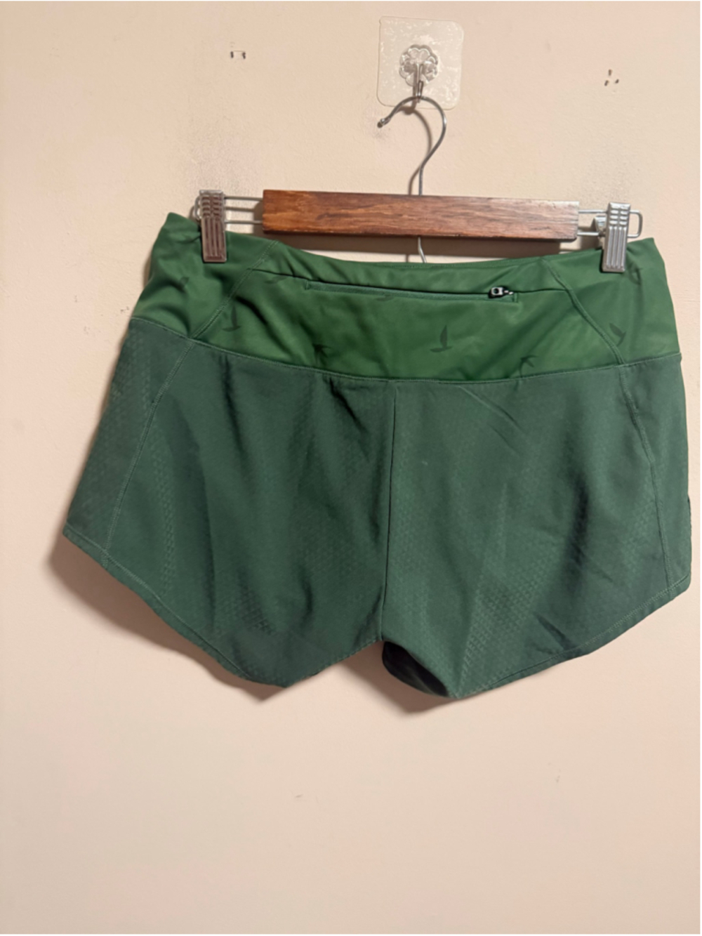 Oiselle W ROGA SHORT LUSH Green 6”- Size 4 - Picture 5 of 16
